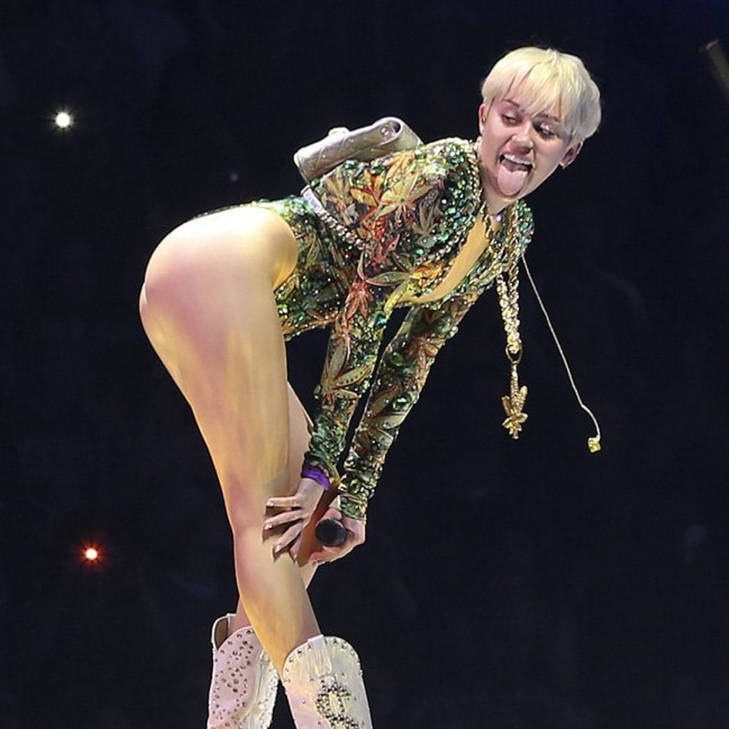 Miley Cyrus left fans stunned. Miley Cyrus left fans stunned.